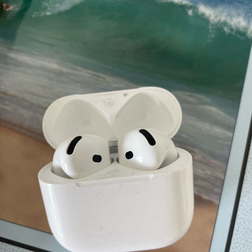 Apple White airpods with Charging Case